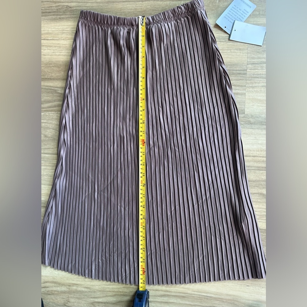 Forgotten Grace taupe pleated skirt - Picture 3 of 5